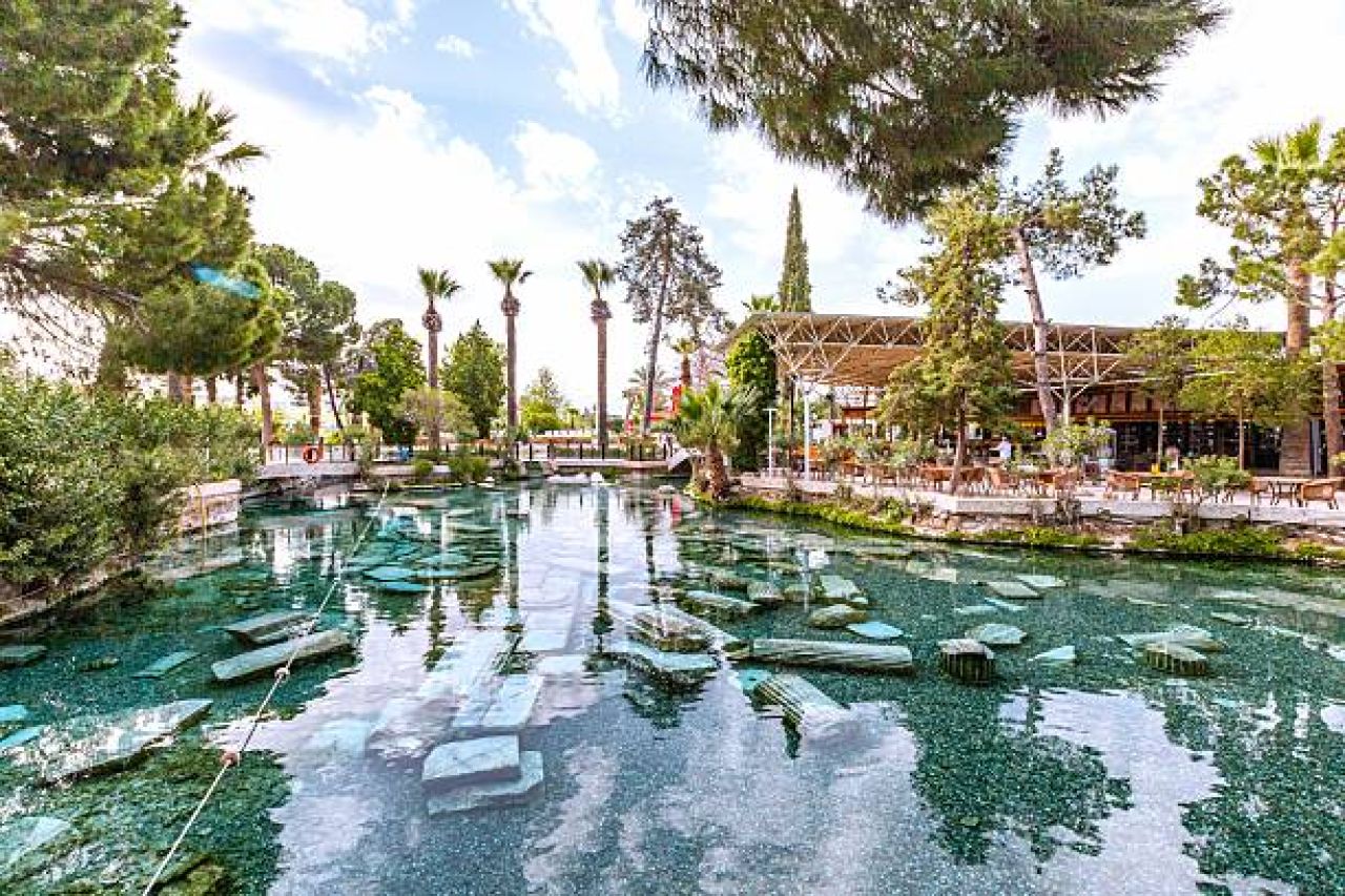 Private transfer from Antalya Airport to Pamukkale for business or holiday travel