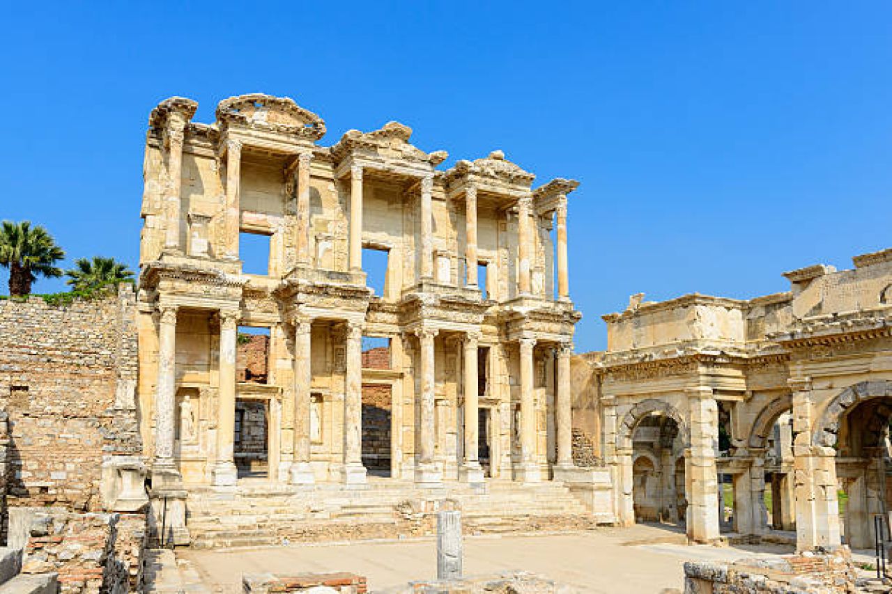 Transportation to the most popular sightseeing places with VIP transfer in Kusadasi