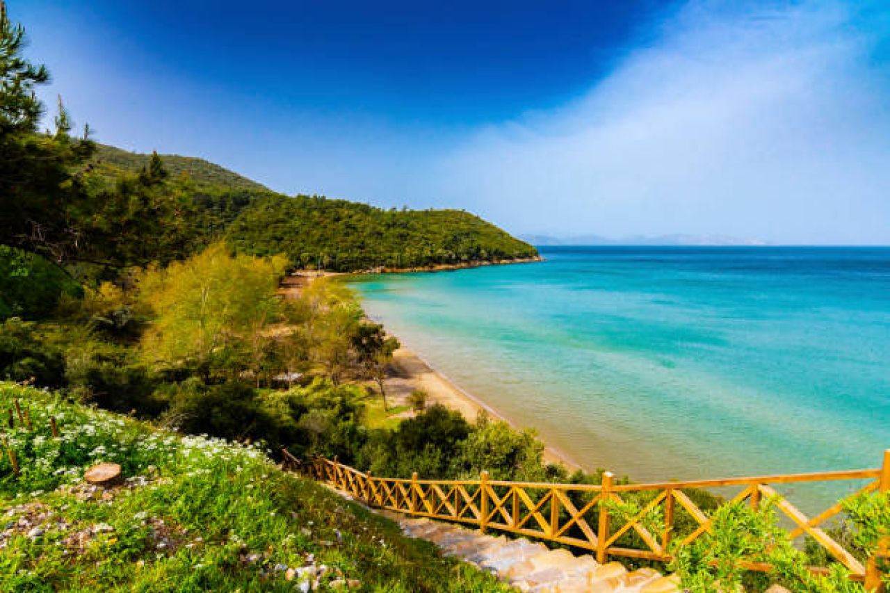 Private transfer from Izmir Adnan Menderes Airport to Kusadasi for business or holiday purposes